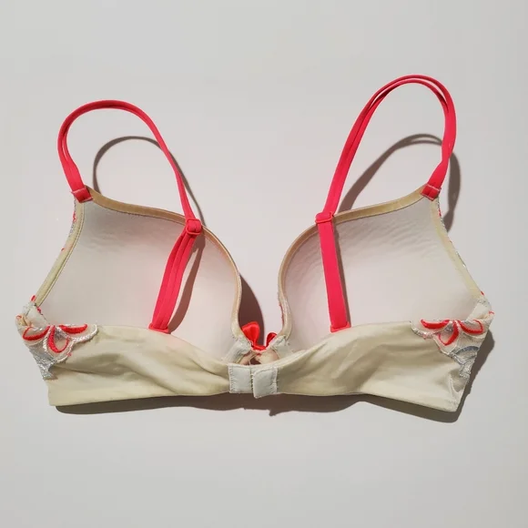 Victoria's Secret Very Sexy Push-Up Pigeonnant Bra Size 34C - Picture 4 of 6